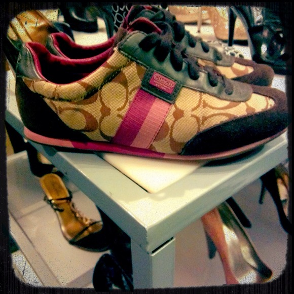 COACH signature with pink detail tennis shoes - Picture 1 of 1