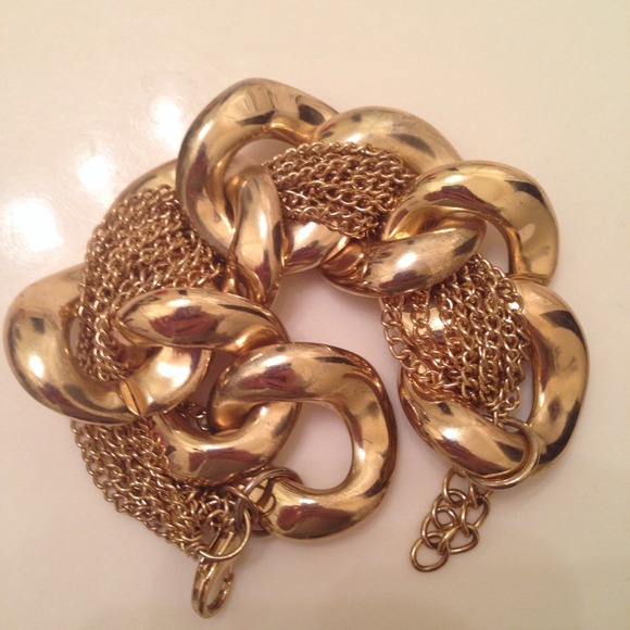 Gold chain link bracelet