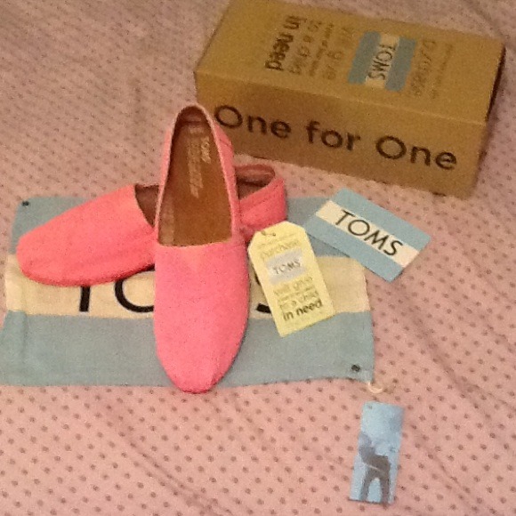 NWT PINK TOMS