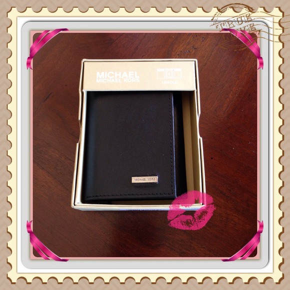 🎀BUNDLED🎀 Authentic MICHAEL KORS wallet - Picture 1 of 4