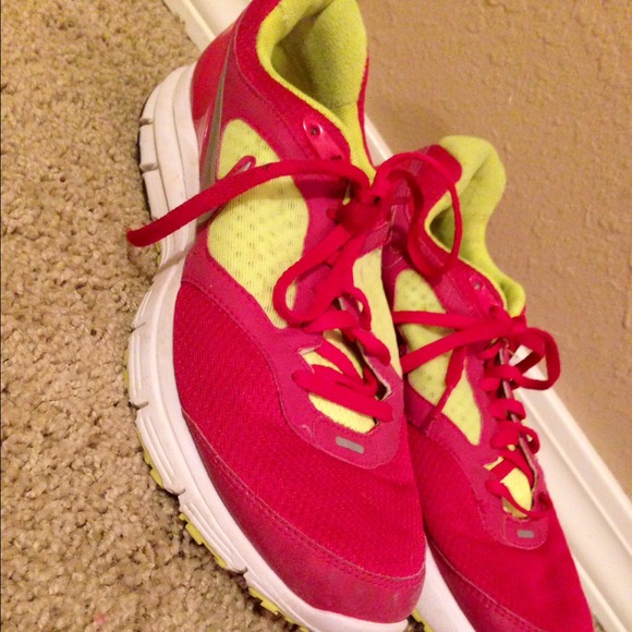 Nike Tennis Shoes
