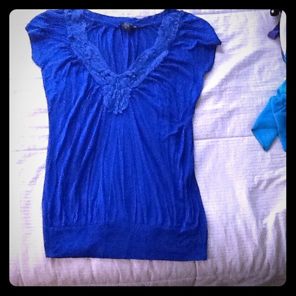 Lace trimmed blue top - Picture 1 of 3