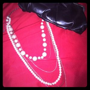 SOLD! Free Faux pearl necklace! 🎀free gift