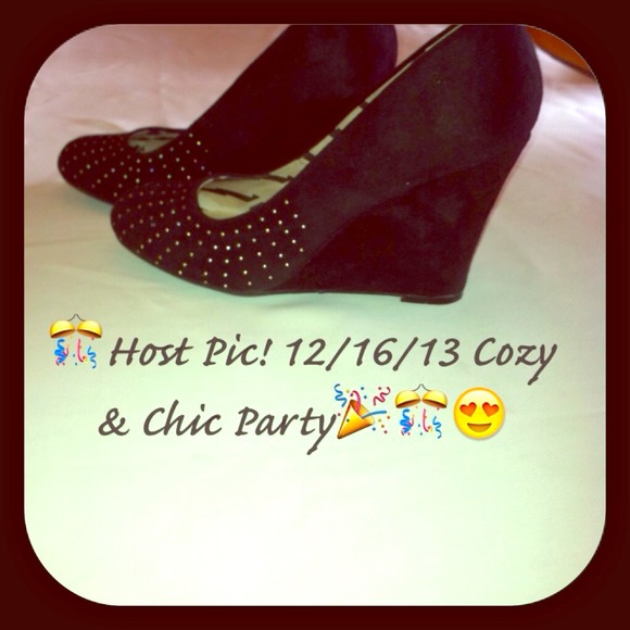 Shoes - 4 @ Viviana_123 Pic 12/16/13🎊🎉Black Wedges!!