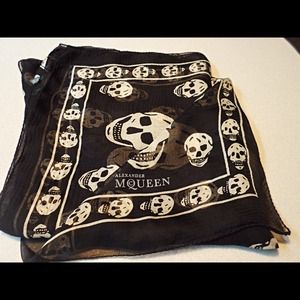 #Sold# Authentic Alexander McQueen Skull Scarf