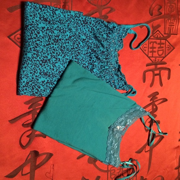 Bundle of 2 camisoles/tank tops