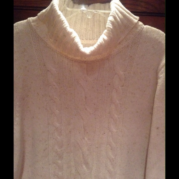 Cable knit sweater🚫SOLD🚫 - Picture 2 of 3