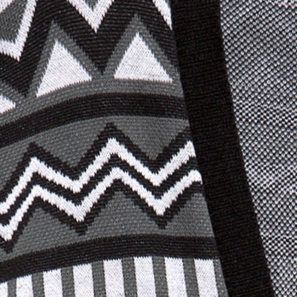 🎉HOST PICK 🎉❇SALE ❇ OVERSIZED KNIT CARDIGAN. - Picture 2 of 3