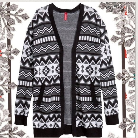 🎉HOST PICK 🎉❇SALE ❇ OVERSIZED KNIT CARDIGAN. - Picture 3 of 3