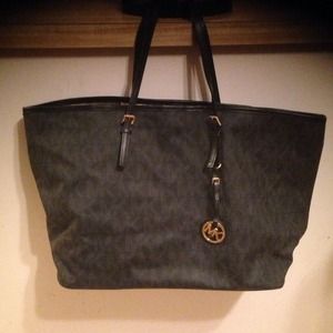 MK signature handbag AUTHENTIC