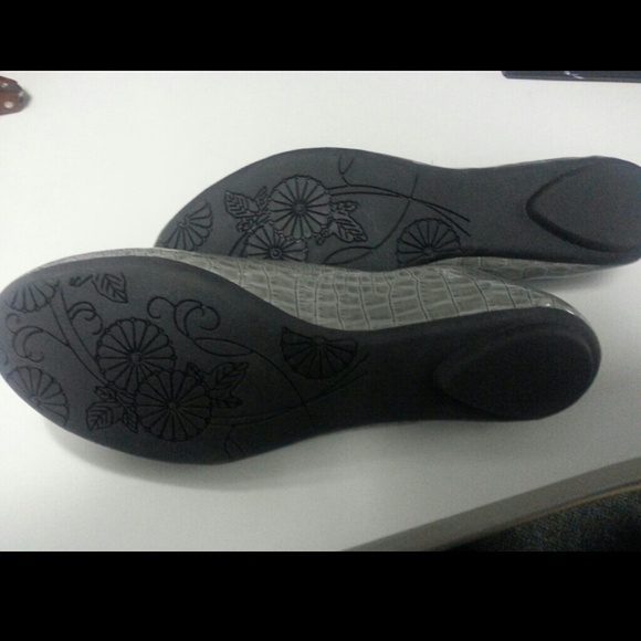Steve Madden Croc Print Ballerina Flats - Picture 2 of 2