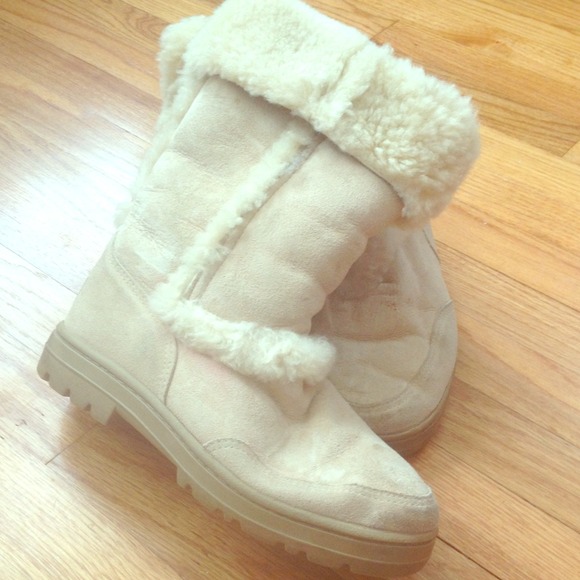 ⚡️SOLD⚡️Tan sundance II uggs