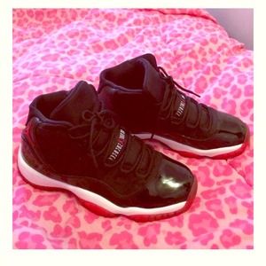 🔴HOLD🔴Jordan Bred 11s