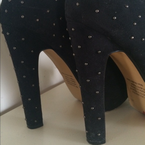 Super cute black booties with studded heel - Picture 2 of 4