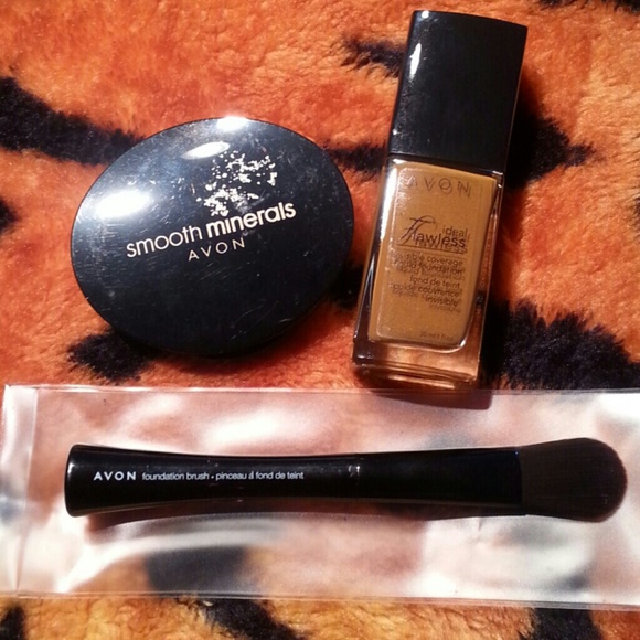 *SOLD* Avon powder & liquid foundation & brush