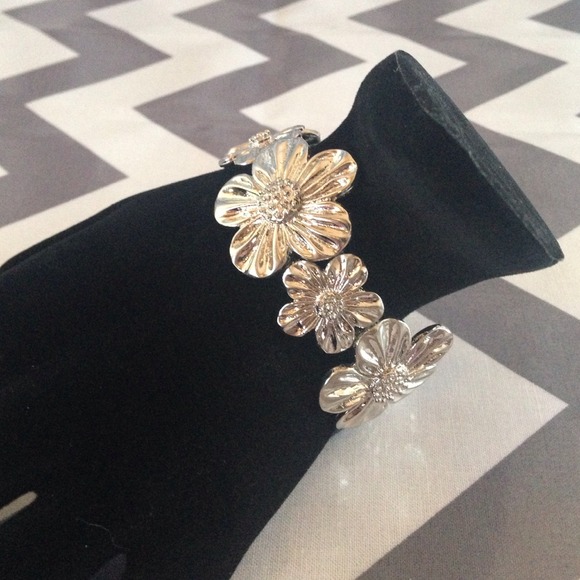 Flower Cookie Lee Stretch Bracelet