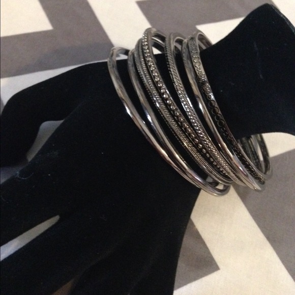 NWOT 7 piece Cookie Lee Bangle Bracelet Set
