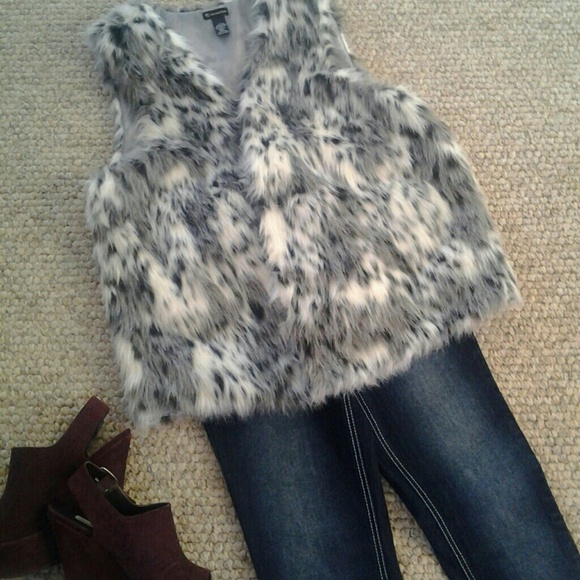Snow Leopard Faux Vest~L