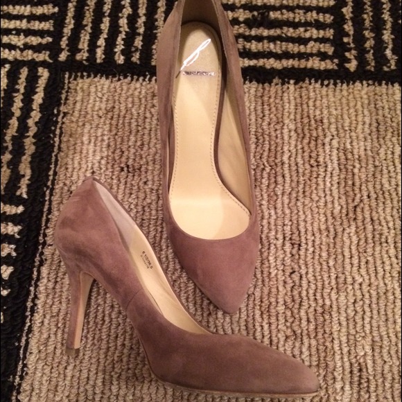 B by Brian Atwood grey suede pumps - Picture 3 of 4