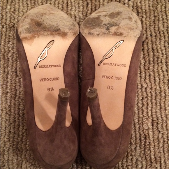 B by Brian Atwood grey suede pumps - Picture 4 of 4