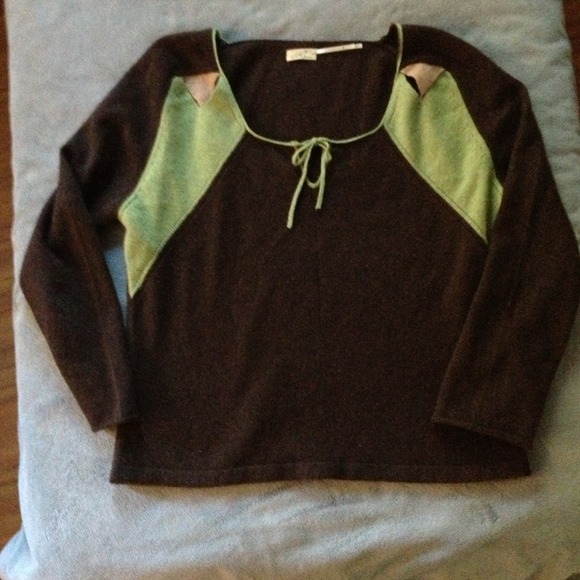 **Sold** 100% cashmere sweater