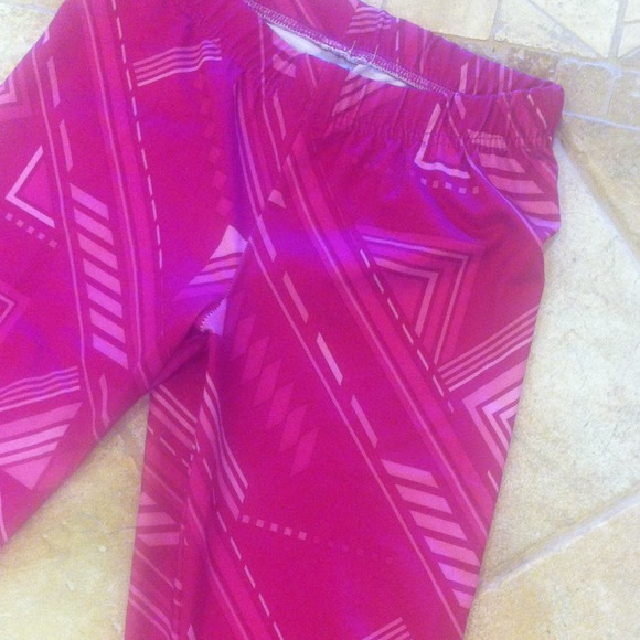 🔴SOLD🔴👯 Pink Gym Tights🔴 - Picture 2 of 3