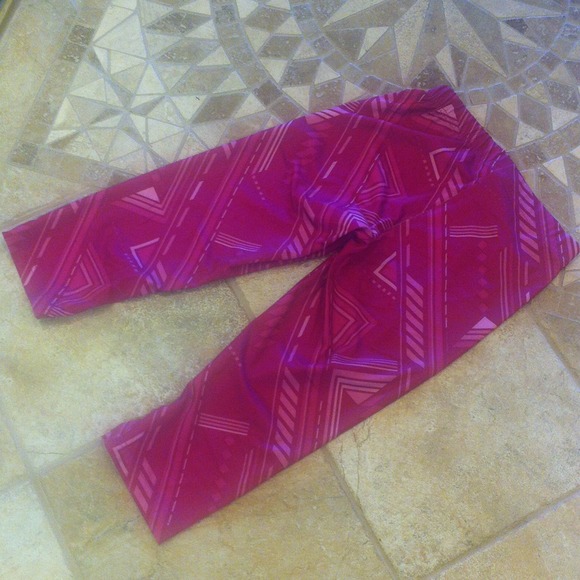 🔴SOLD🔴👯 Pink Gym Tights🔴 - Picture 3 of 3