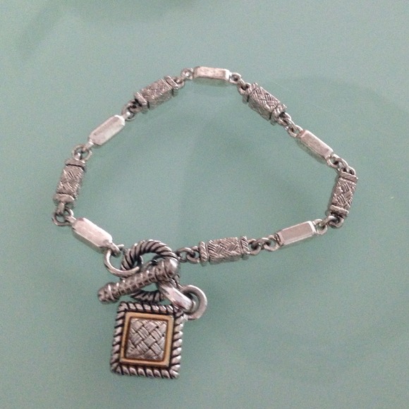 Cubed hanging bracelet. Reduced!!!🎯🎯