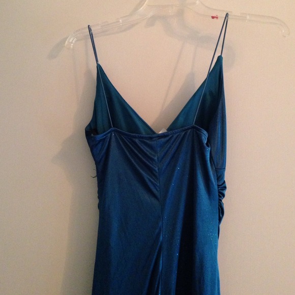 Formal gown - Picture 3 of 4