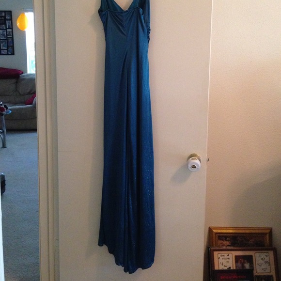 Formal gown - Picture 4 of 4