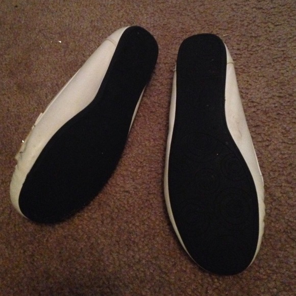 White flats - Picture 2 of 2