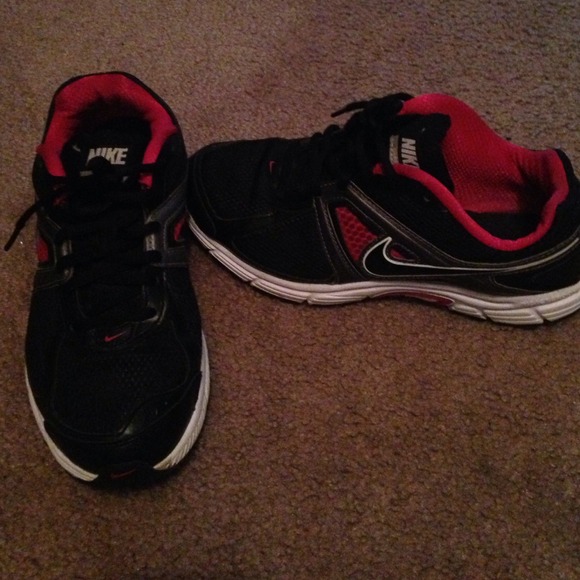 Cute nikes! - Picture 1 of 1