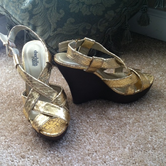 Gold wedges