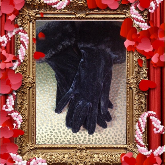 Beautiful Black Gloves(REDUCED)