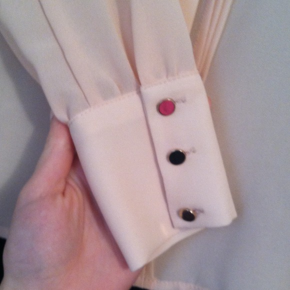 Brand new pink blouse. Great condition & pretty - Picture 2 of 4