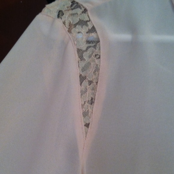 Brand new pink blouse. Great condition & pretty - Picture 3 of 4