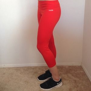 Calvin Klein red cropped work out pants!
