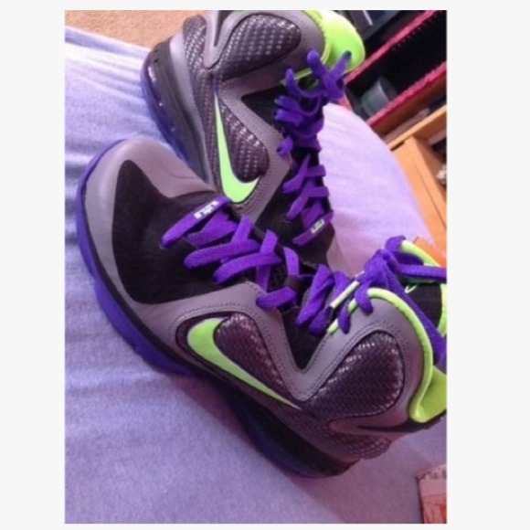 ❌❌ SOLD ❌❌ Nike LeBron 9 Volt