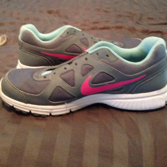 Nike revolution