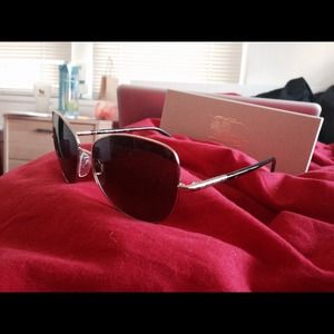 Burberry Women Sanglassed