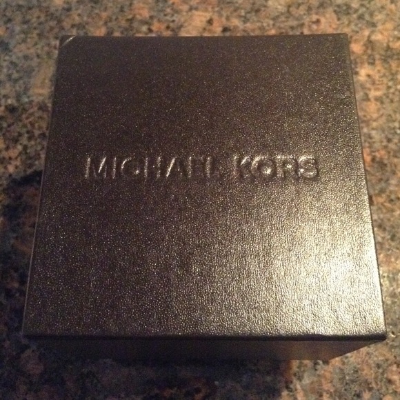 💢💢SOLD💢💢Box Michael Kors
