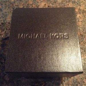 💢💢SOLD💢💢Box Michael Kors