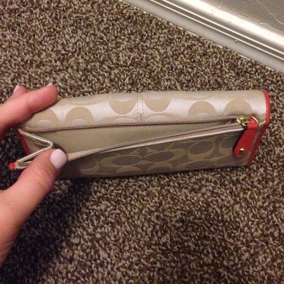 👛REDUCED👛 Like New Authentic Coach Wallet - Picture 4 of 4