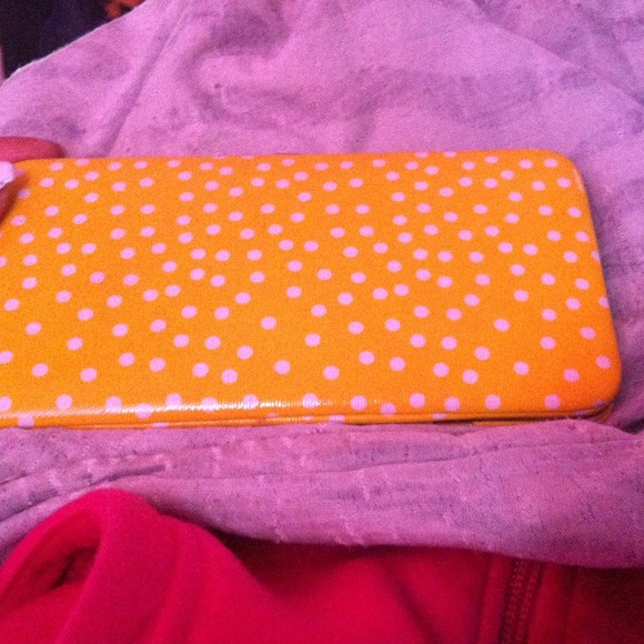 Yellow wallet - Picture 1 of 1