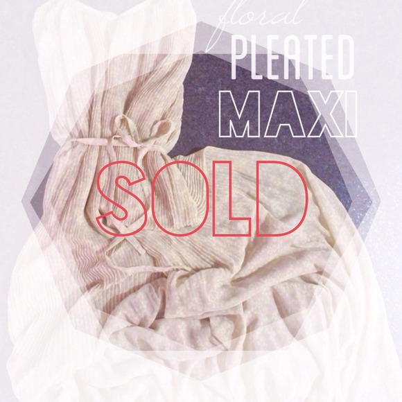 bundled&sold: pleated maxi dress