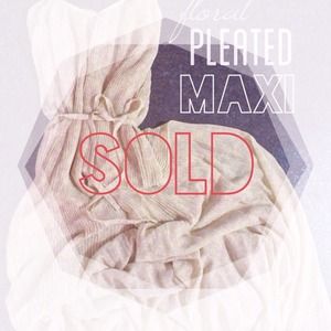 bundled&sold: pleated maxi dress