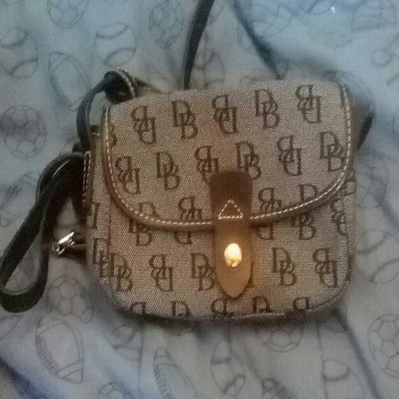 Dooney and Burke clutch - Picture 1 of 1