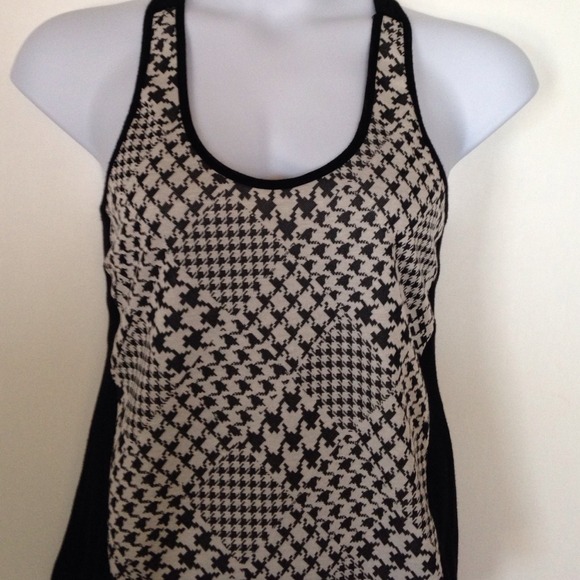 SOLD IN BUNDLE MOD HI-LO DRESSY TANK SIZE M, NWOT
