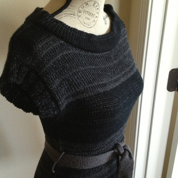 🎀SOLD🎀@mamabear21 Cute Short Sleeve Sweater w/ B - Picture 2 of 2