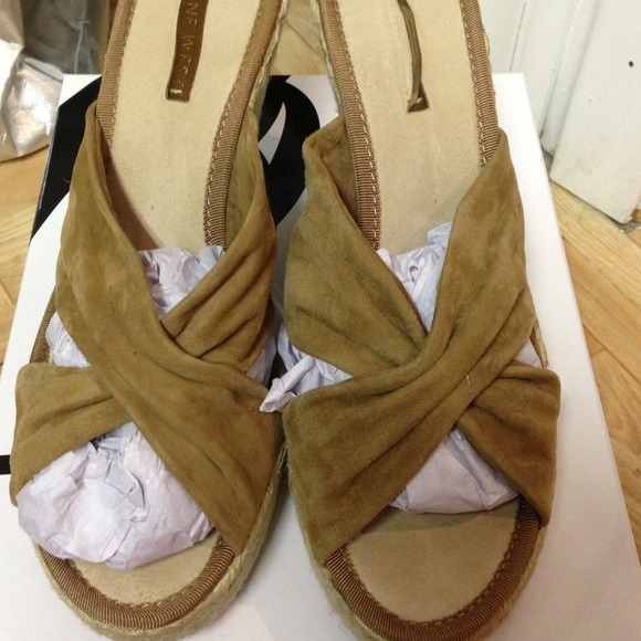Espadrilles - Picture 2 of 3